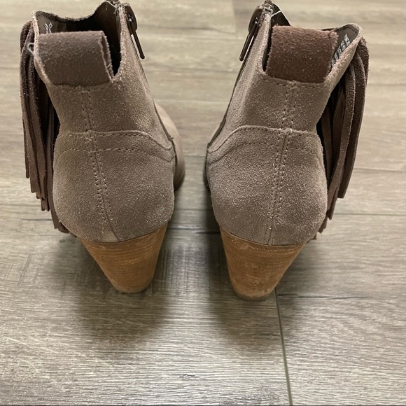 Steve Madden Ponncho Womens Ankle Boots Fringe Western Taupe Suede Sz 7M - Picture 4 of 8